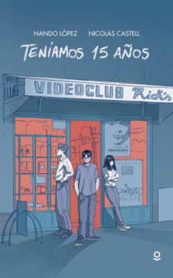 TenÃamos 15 años. Los tres protagonistas de la historia delante del videoclub Rick's
